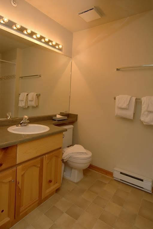 Westwind Properties At Valhalla Уистлер Экстерьер фото